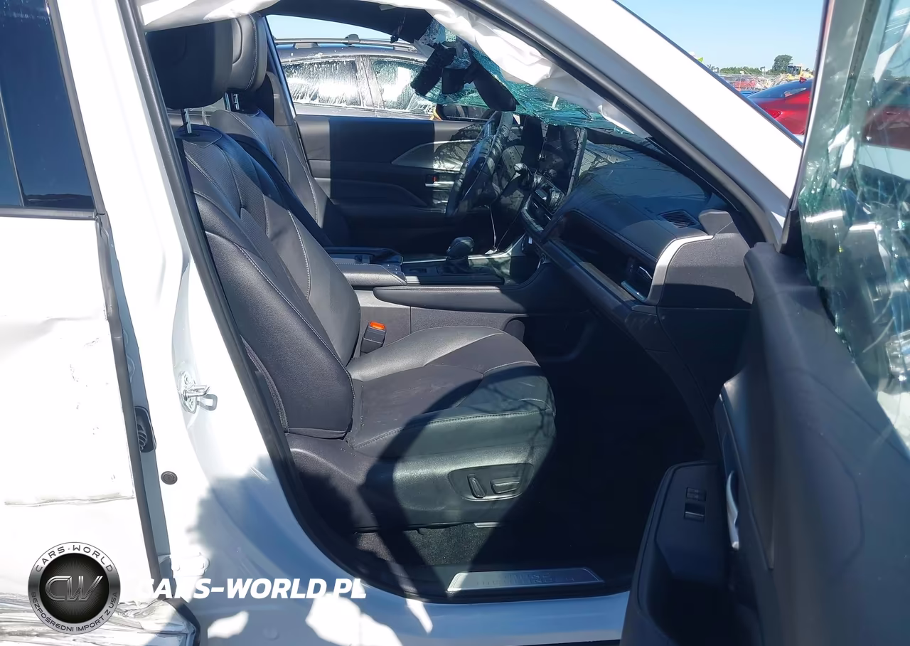 2025 Toyota Grand Highlander Hybrid Nightshade Edition VIN:5TDACAB51SS061044 - 5