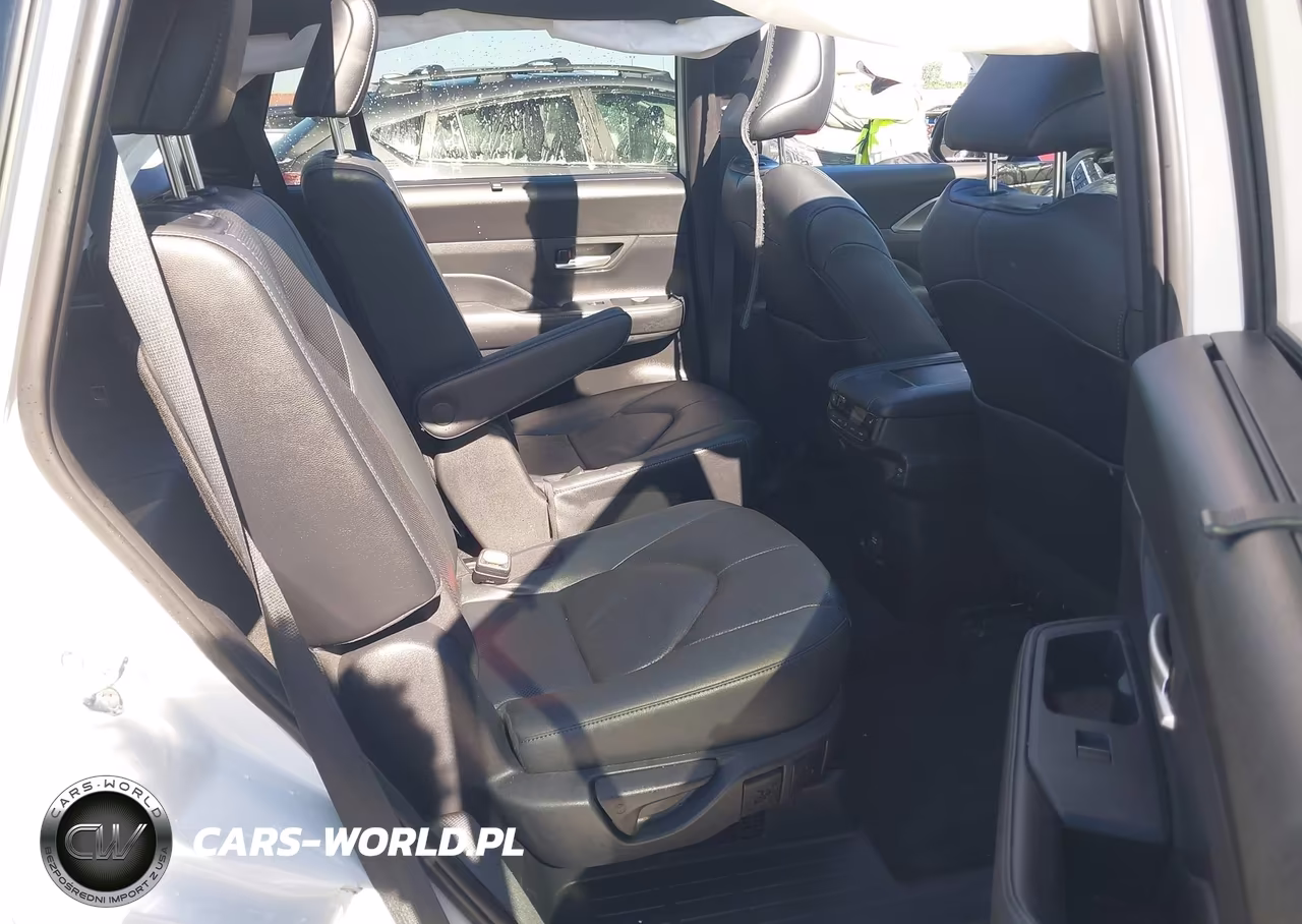 2025 Toyota Grand Highlander Hybrid Nightshade Edition VIN:5TDACAB51SS061044 - 8