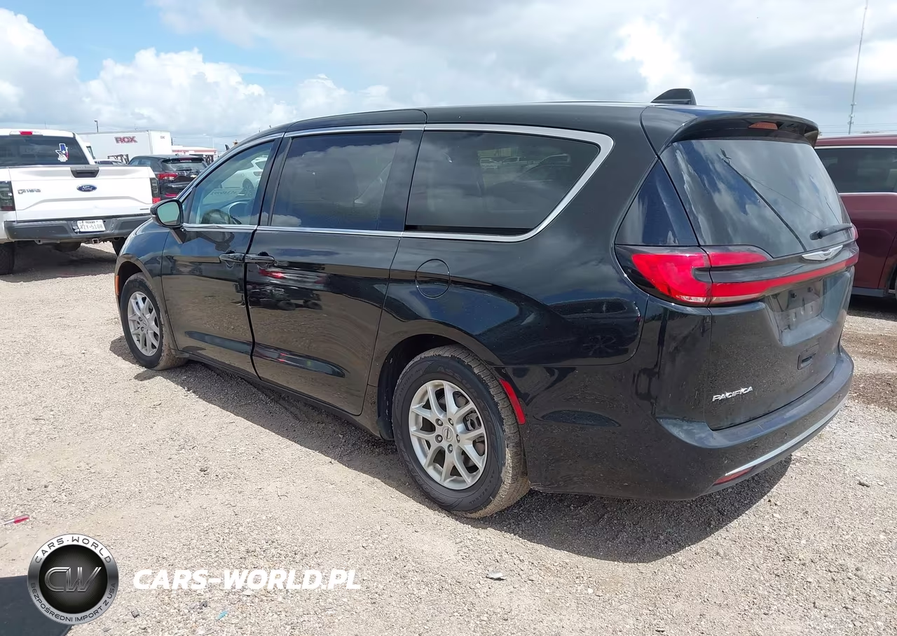 2024 Chrysler Pacifica Touring L VIN:2C4RC1BG5RR136321 - 3