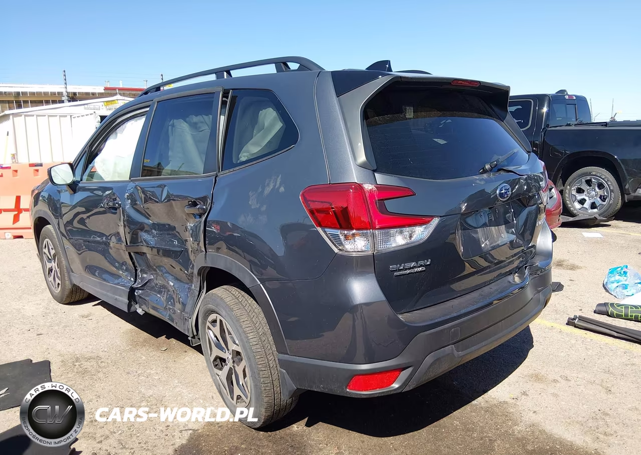 2024 Subaru Forester Premium VIN:JF2SKACC5RH515915 - 3
