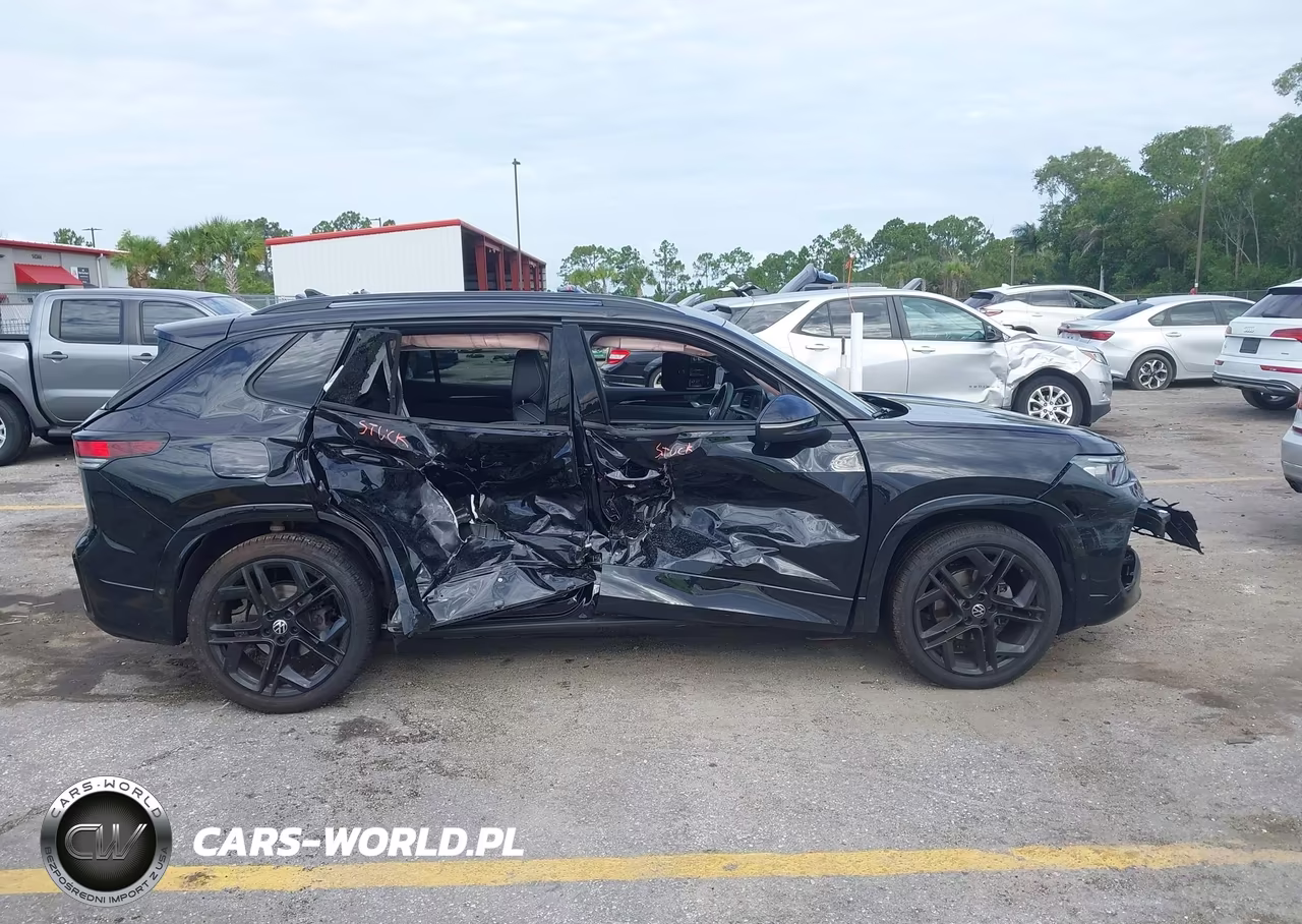 2025 Volkswagen Tiguan 2.0T Se R-Line Black VIN:3VVHR7RM6SM063791 - 13