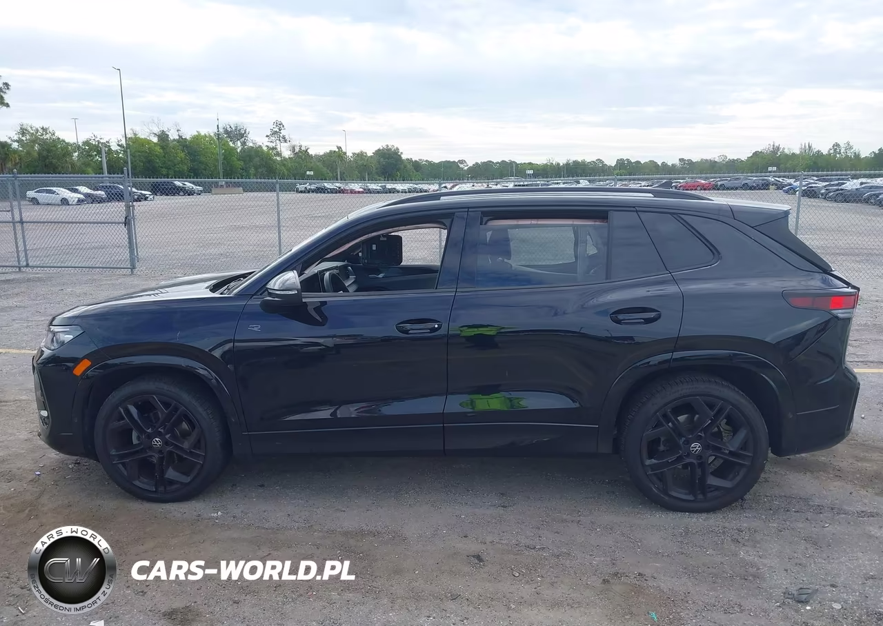 2025 Volkswagen Tiguan 2.0T Se R-Line Black VIN:3VVHR7RM6SM063791 - 14