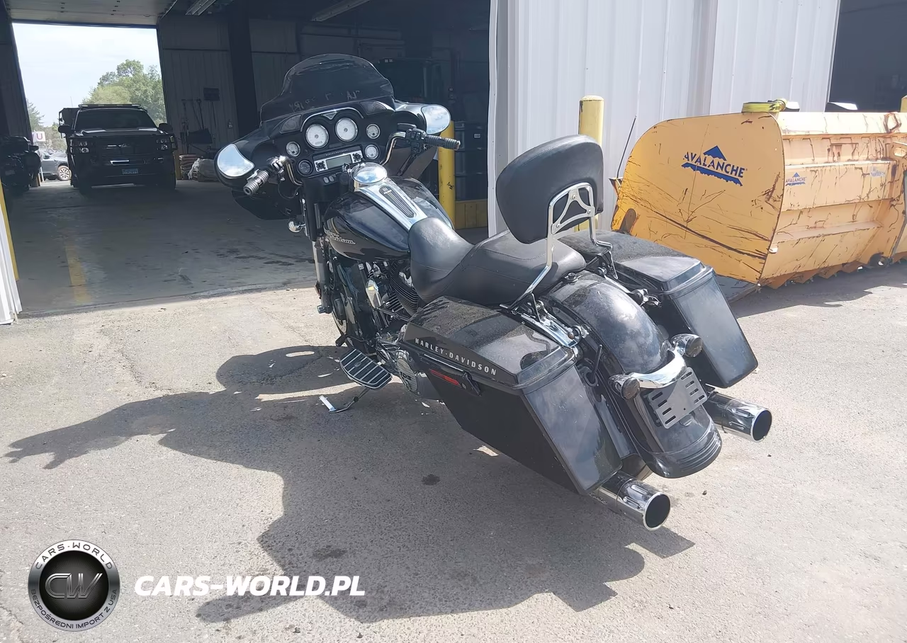 2013 Harley-Davidson Flhx Street Glide VIN:1HD1KBM17DB606739 - 3