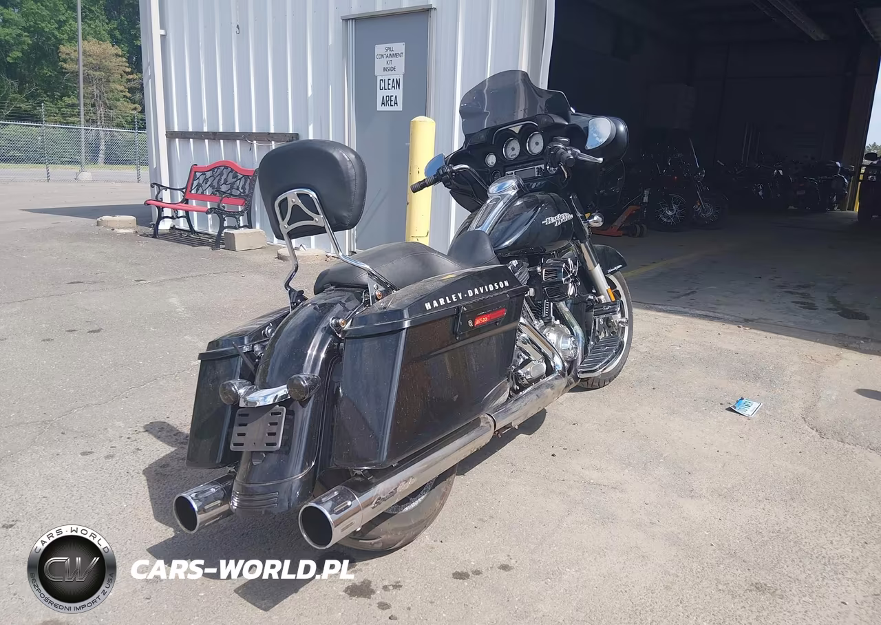 2013 Harley-Davidson Flhx Street Glide VIN:1HD1KBM17DB606739 - 4