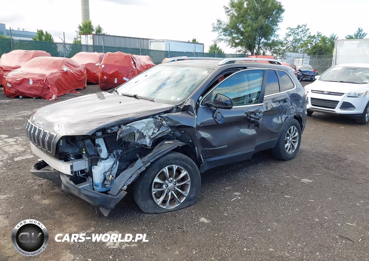 2019 Jeep Cherokee Latitude Plus 4X4 VIN:1C4PJMLB9KD228610 - 2