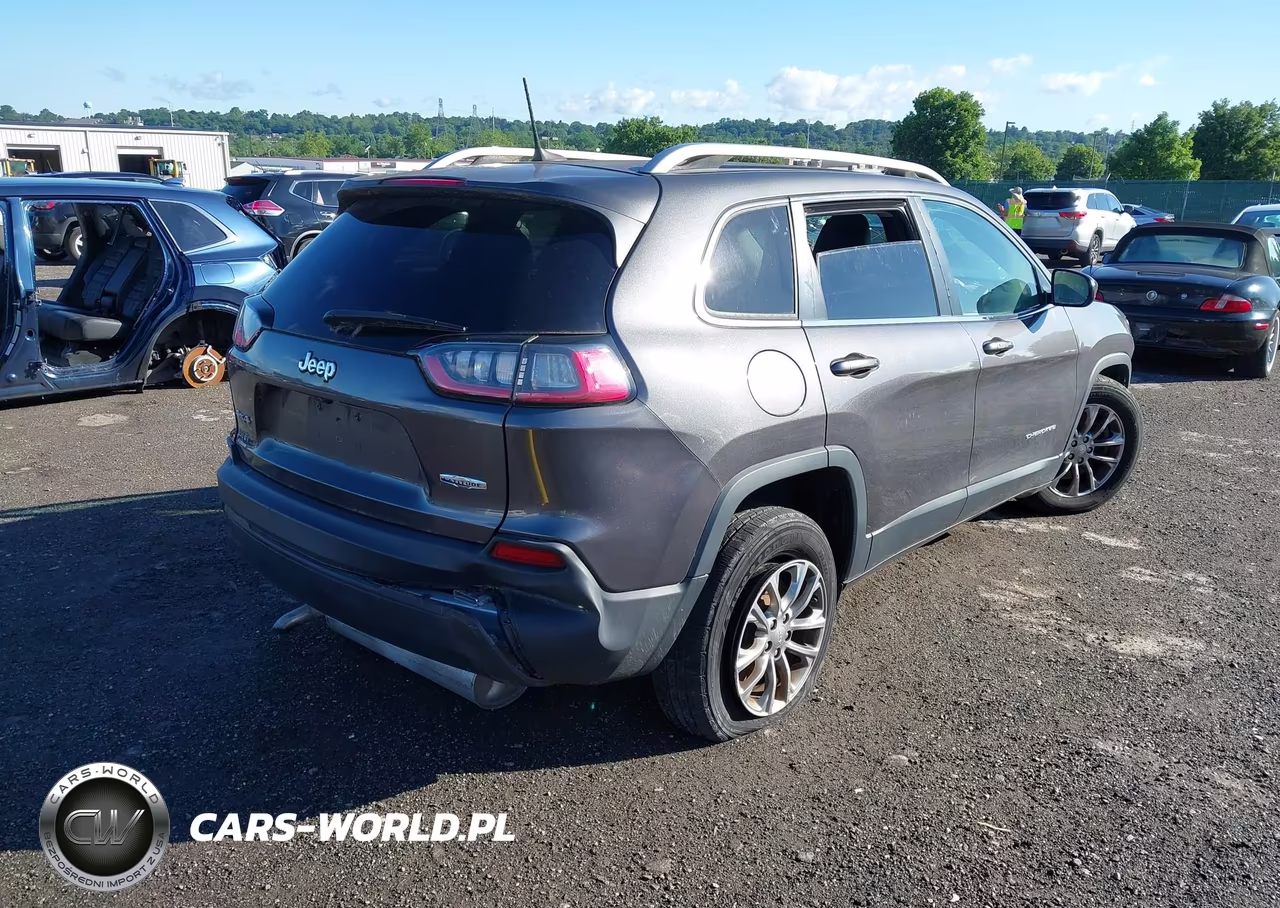 2019 Jeep Cherokee Latitude Plus 4X4 VIN:1C4PJMLB9KD228610 - 4