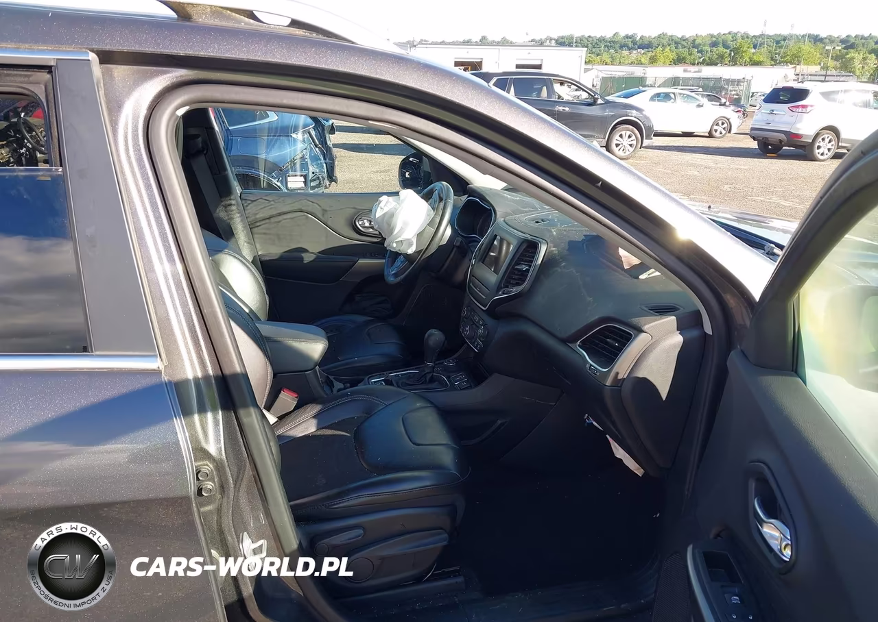 2019 Jeep Cherokee Latitude Plus 4X4 VIN:1C4PJMLB9KD228610 - 5