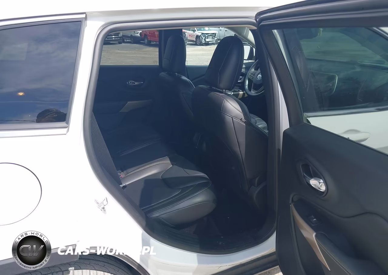2017 Jeep Cherokee Limited 4X4 VIN:1C4PJMDB2HW597157 - 8