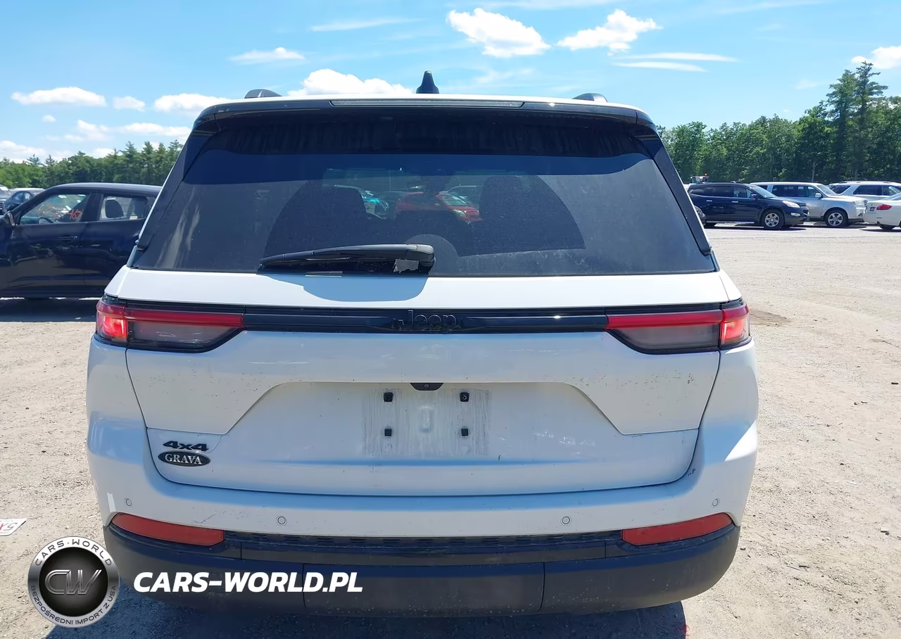 2025 Jeep Grand Cherokee Altitude X 4X4 VIN:1C4RJHAGXSC318448 - 15