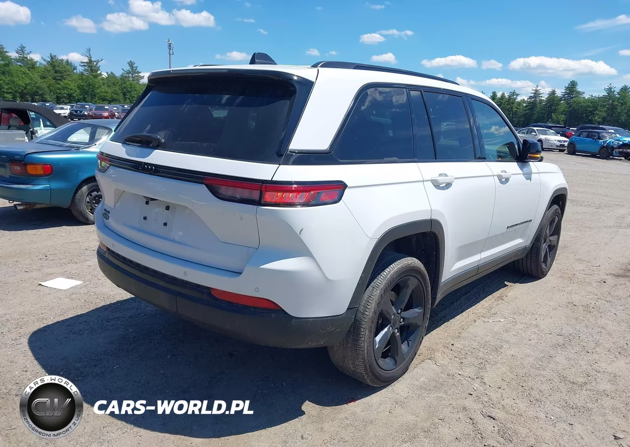 2025 Jeep Grand Cherokee Altitude X 4X4 VIN:1C4RJHAGXSC318448 - 4