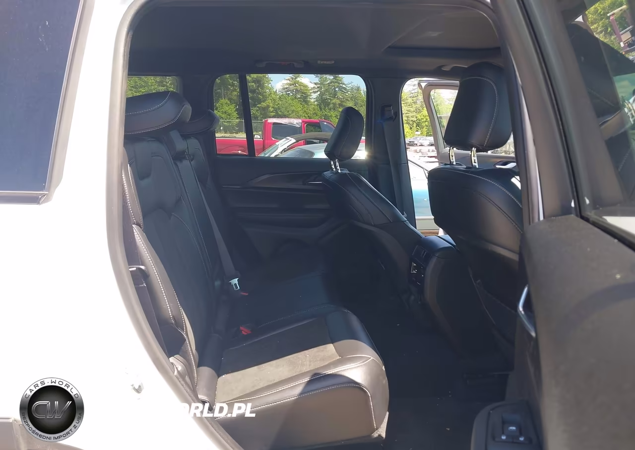 2025 Jeep Grand Cherokee Altitude X 4X4 VIN:1C4RJHAGXSC318448 - 8