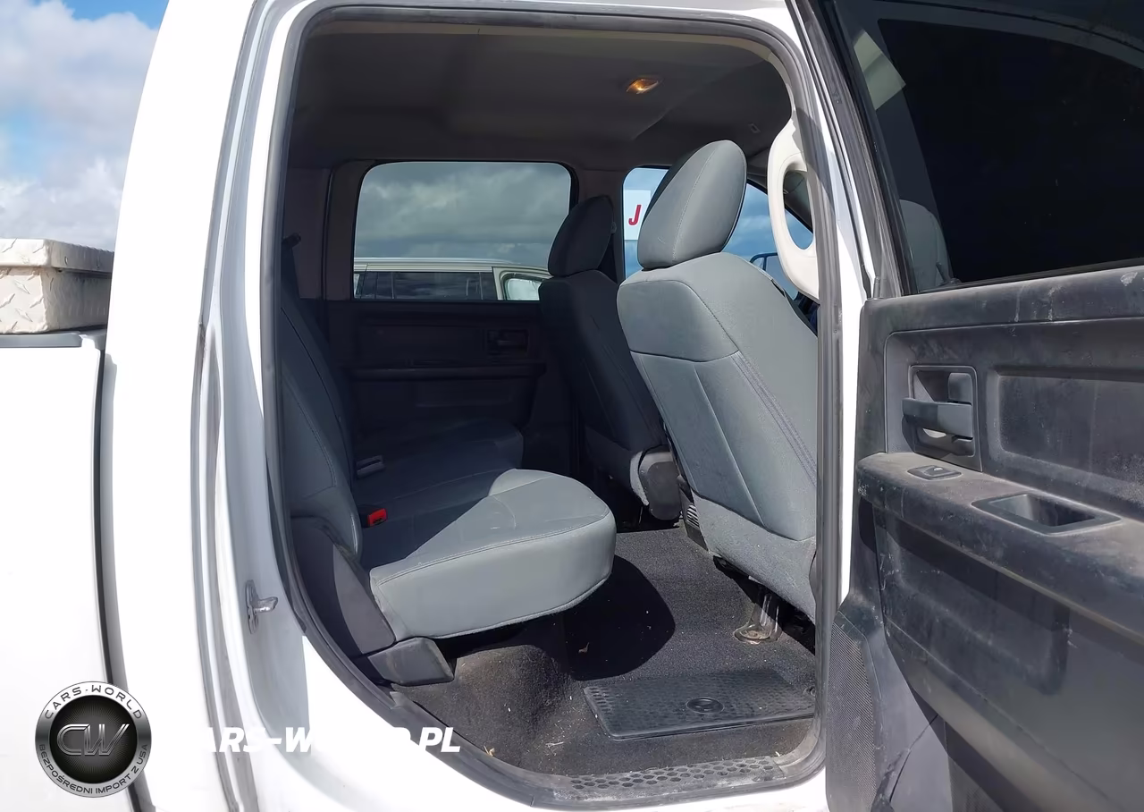 2017 Ram 2500 Tradesman 4X4 6'4 Box VIN:3C6UR5CL5HG647955 - 8