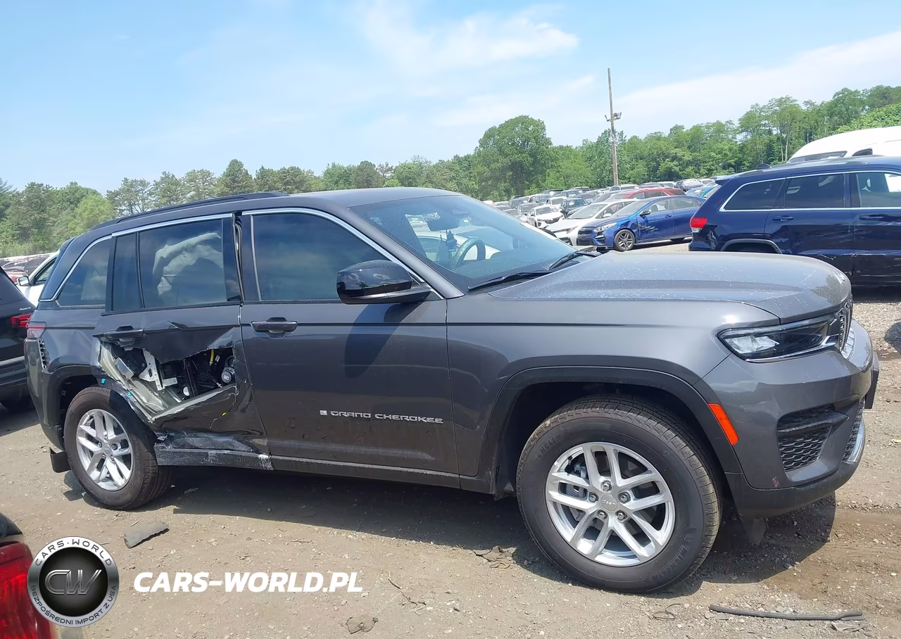 2025 Jeep Grand Cherokee Laredo X 4X4 VIN:1C4RJHAG7SC351245 - 13