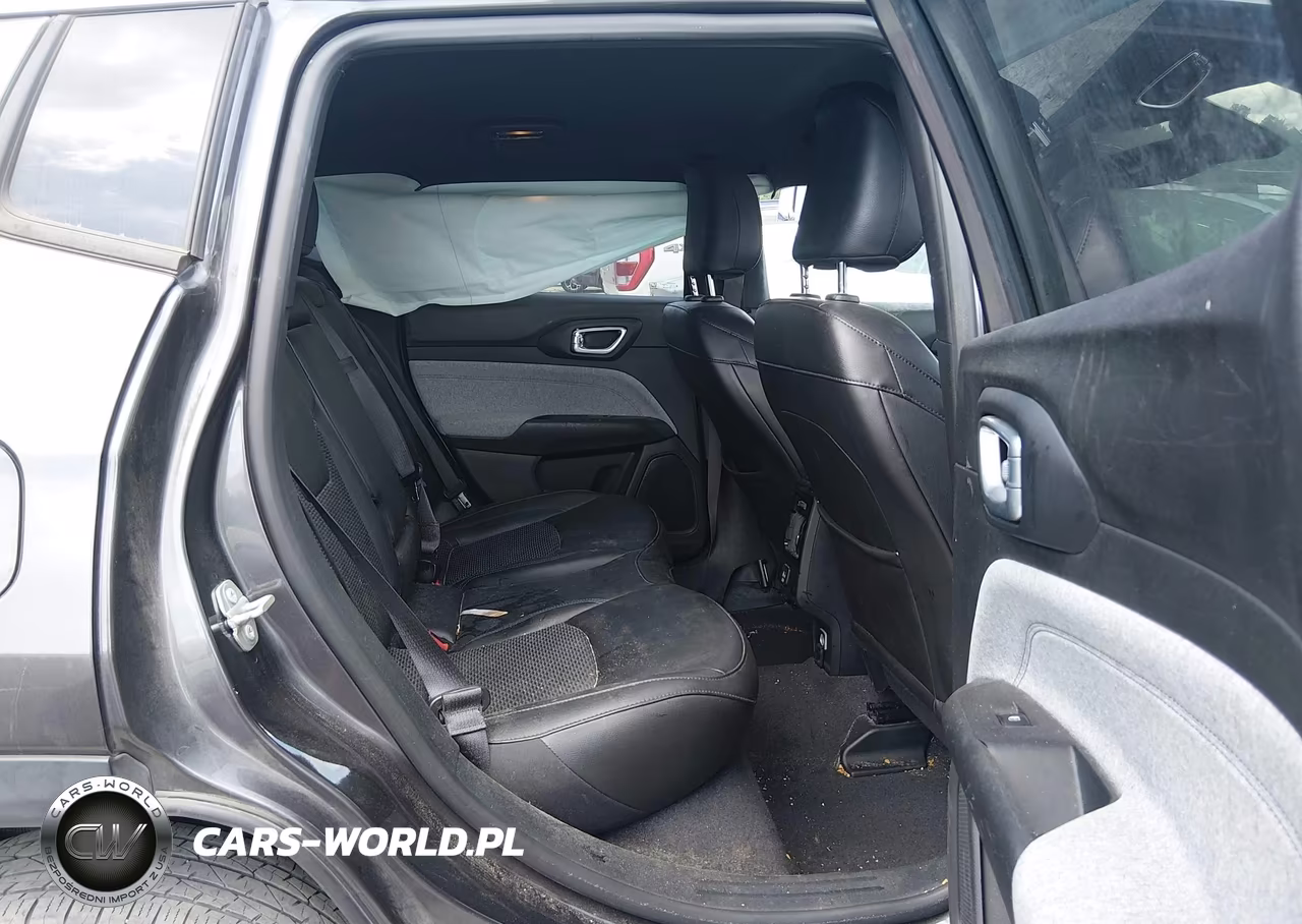 2023 Jeep Compass Latitude 4X4 VIN:3C4NJDBN7PT548951 - 8