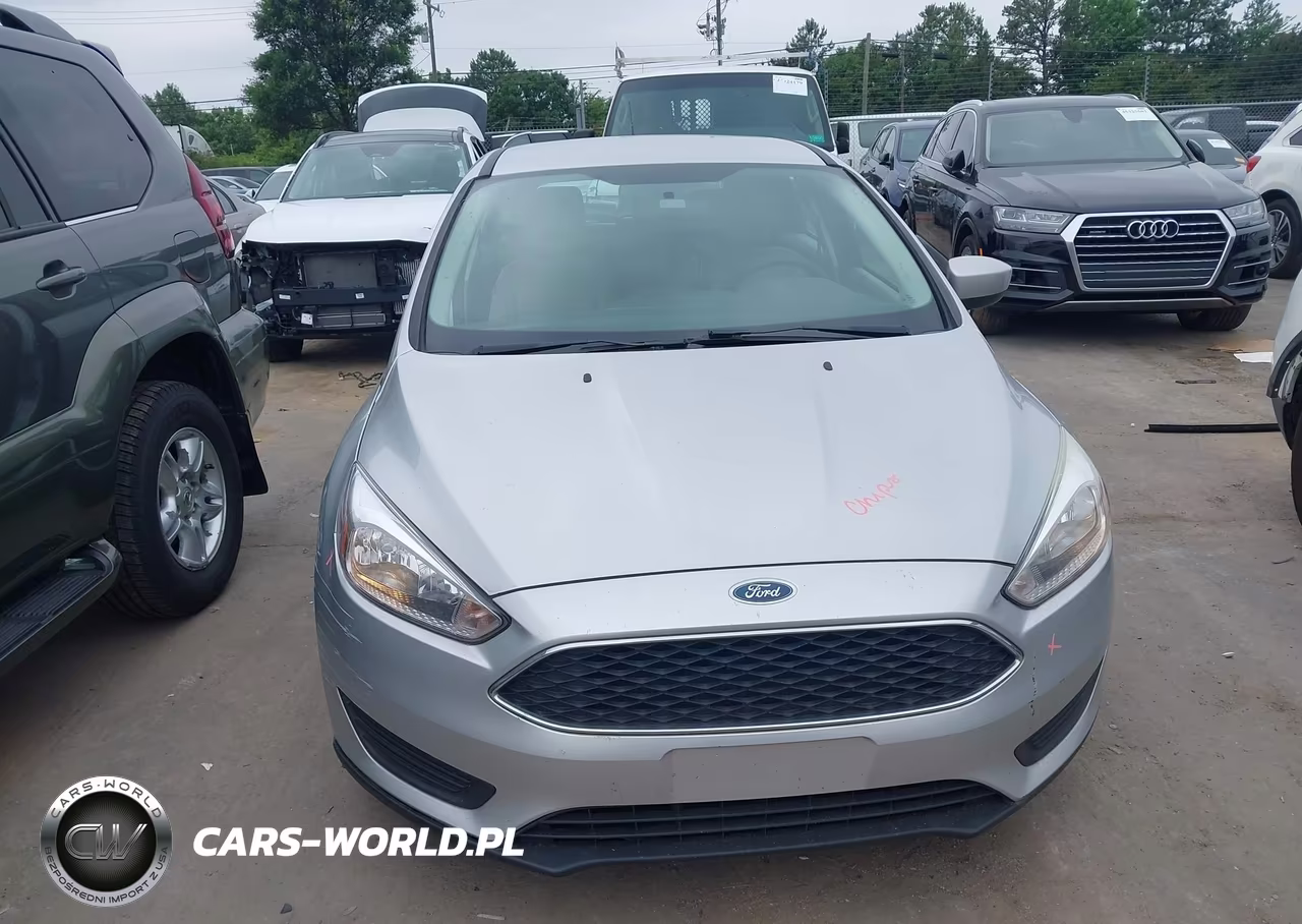 2018 Ford Focus Se VIN:1FADP3K28JL266210 - 13