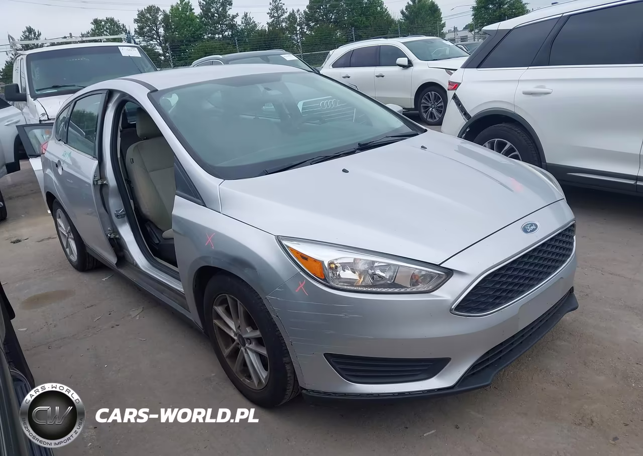 2018 Ford Focus Se VIN:1FADP3K28JL266210 - 14
