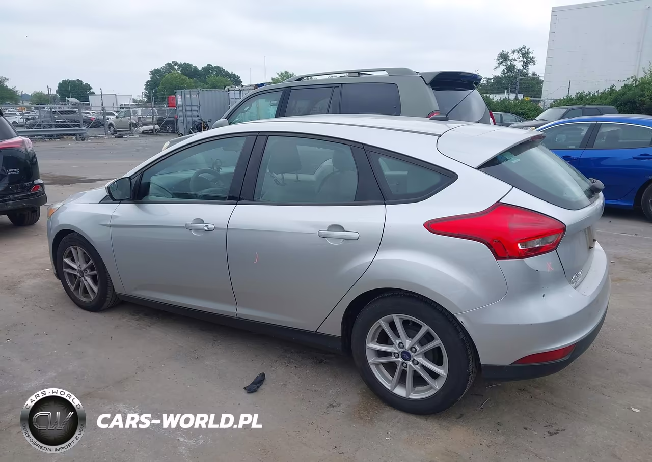 2018 Ford Focus Se VIN:1FADP3K28JL266210 - 15