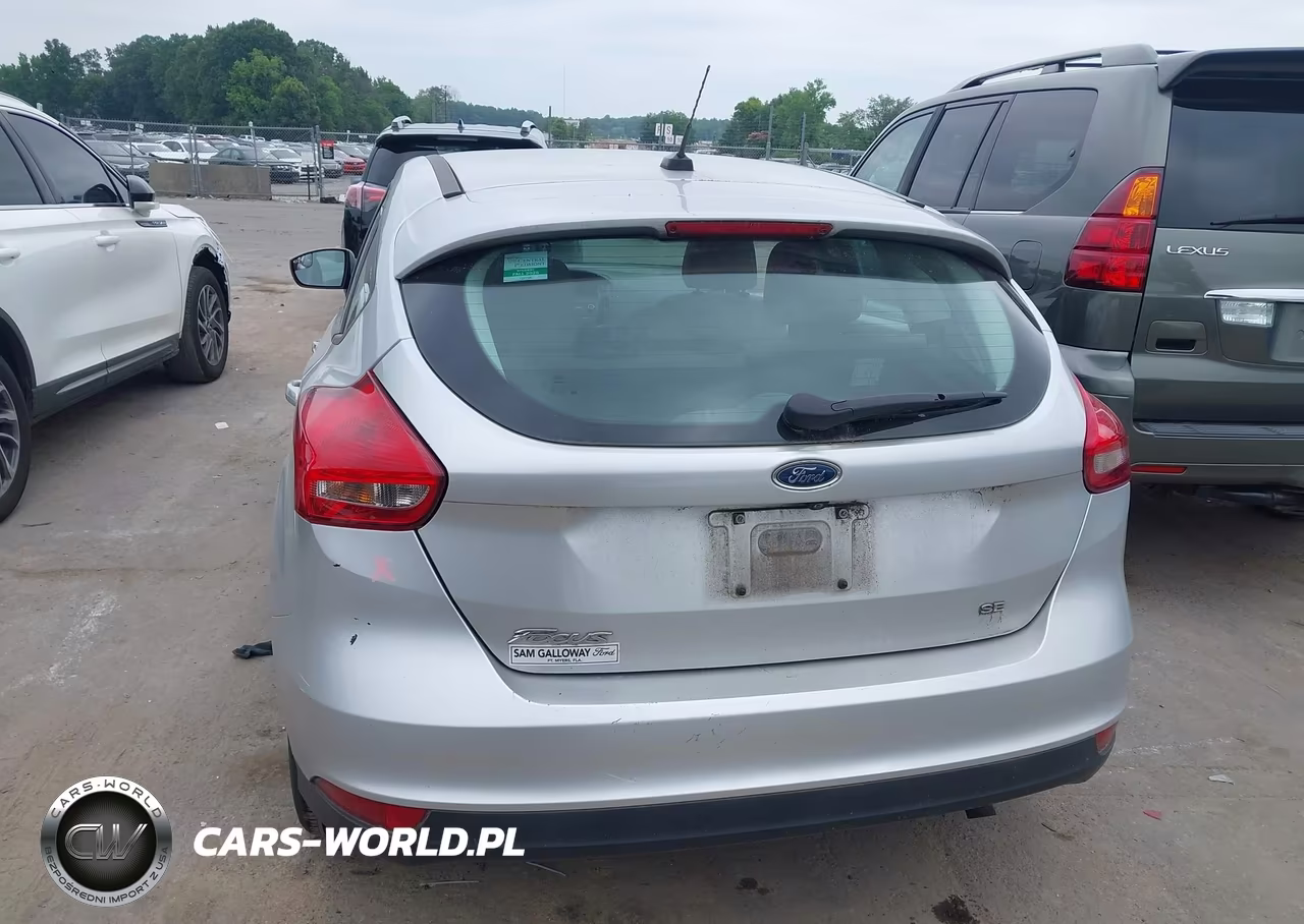 2018 Ford Focus Se VIN:1FADP3K28JL266210 - 17