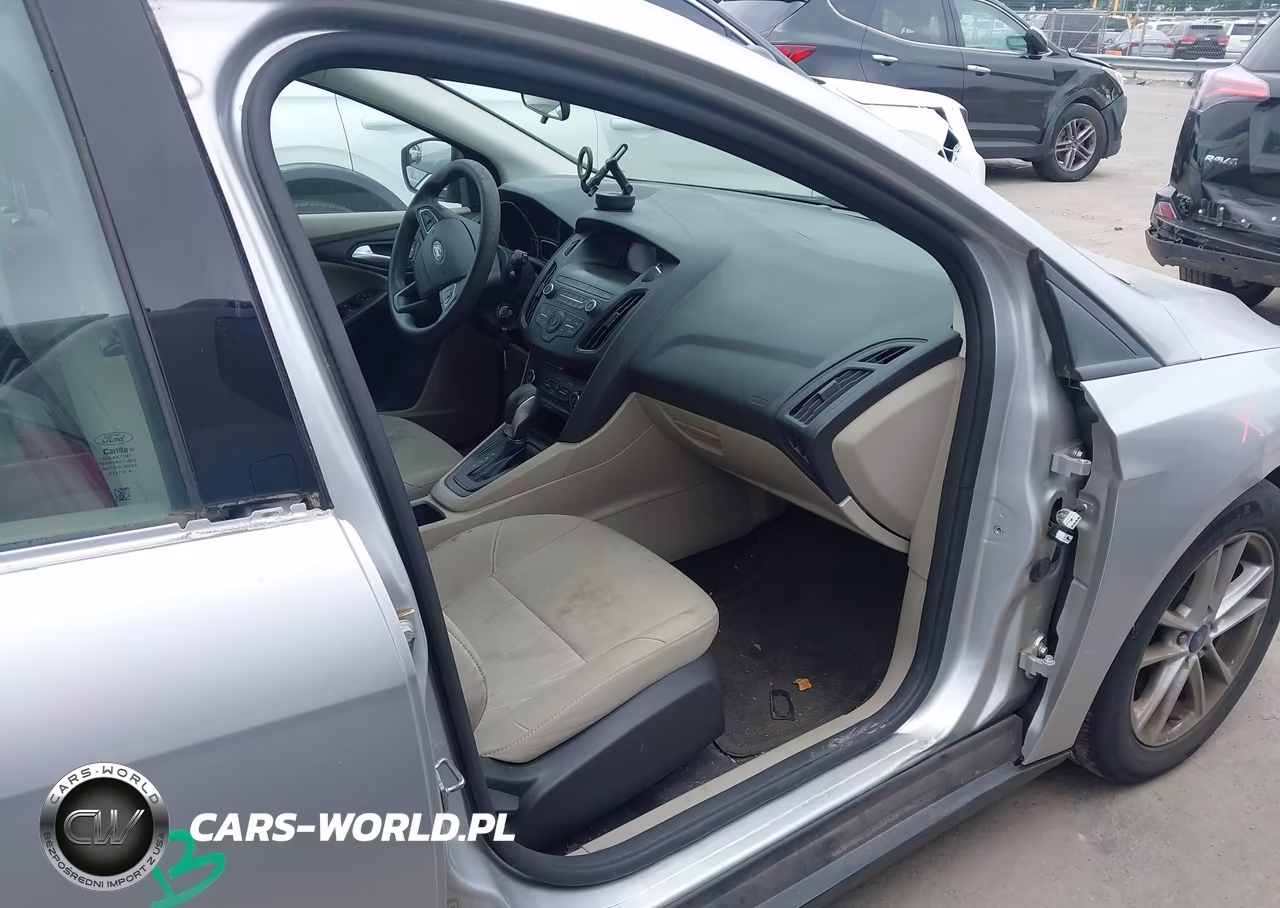 2018 Ford Focus Se VIN:1FADP3K28JL266210 - 5