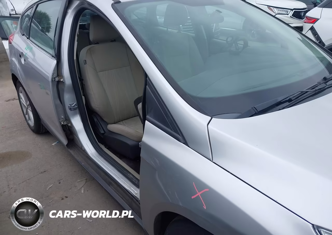 2018 Ford Focus Se VIN:1FADP3K28JL266210 - 6