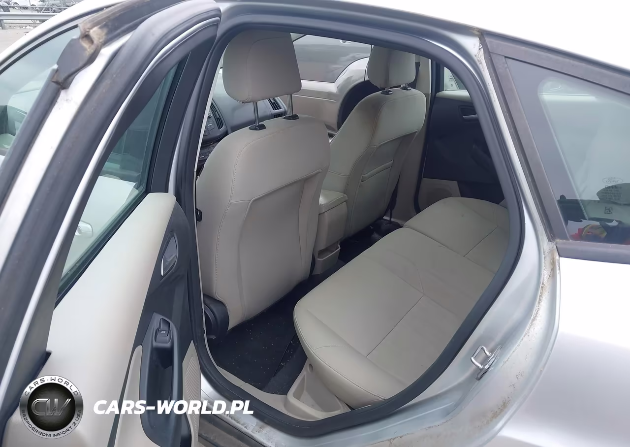 2018 Ford Focus Se VIN:1FADP3K28JL266210 - 8