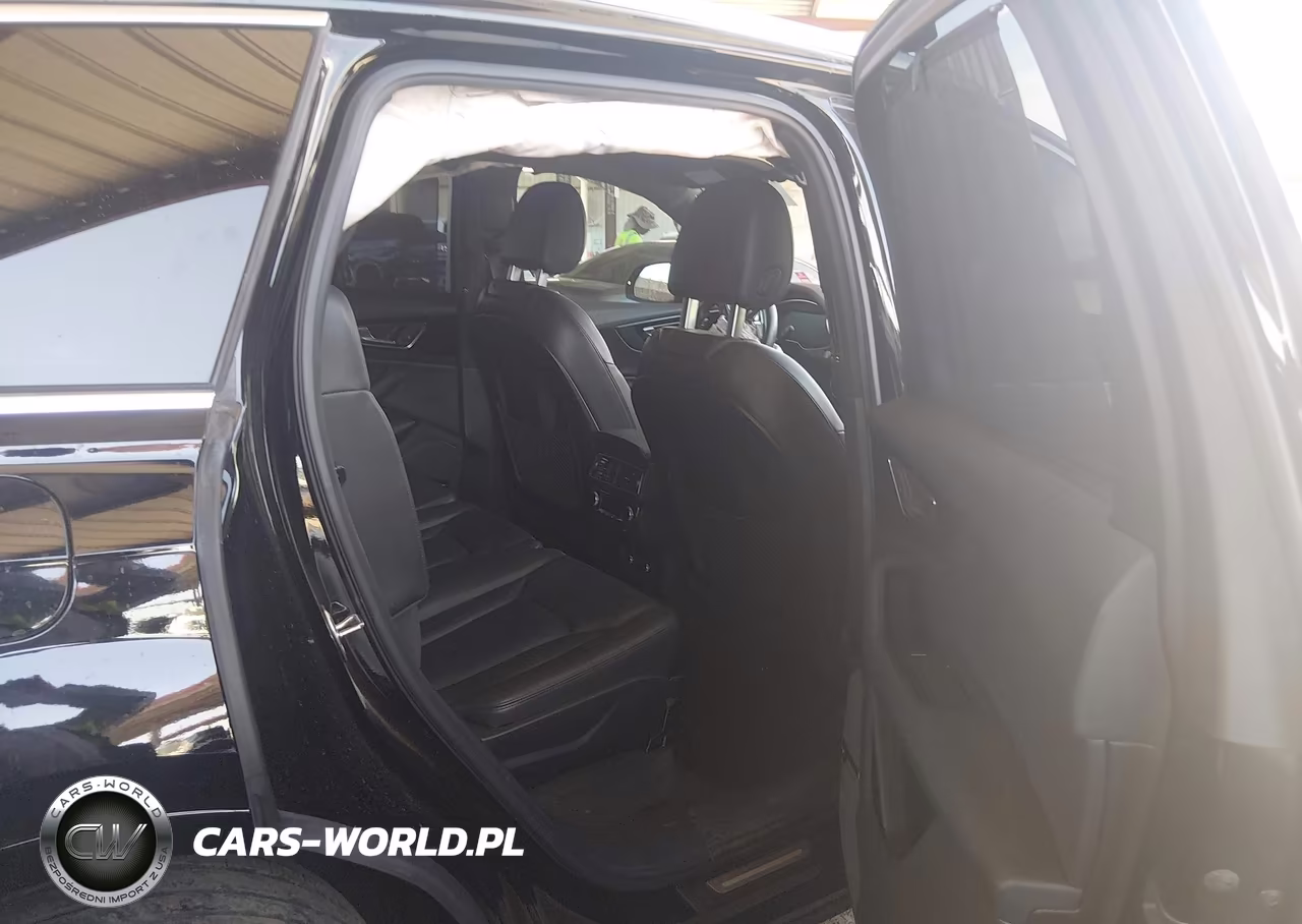 2018 Audi Q7 3.0T Premium VIN:WA1LAAF70JD030088 - 8