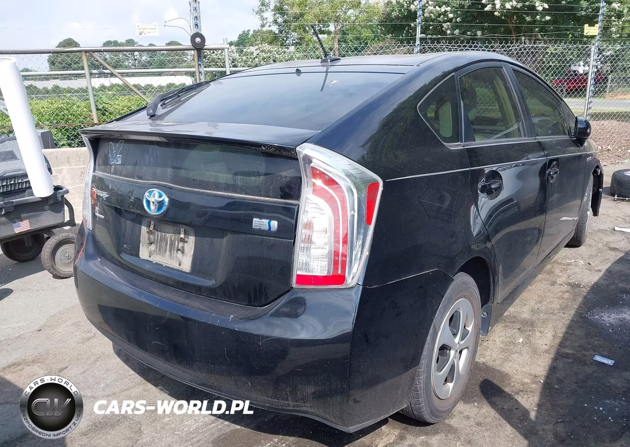 2015 Toyota Prius Four VIN:JTDKN3DU0F0397419 - 4