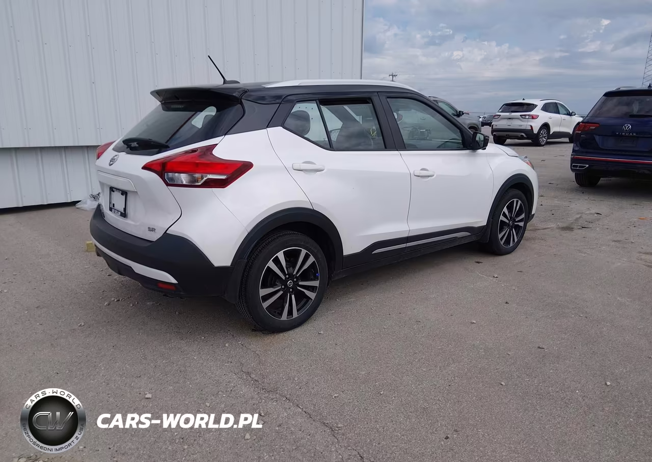 2019 Nissan Kicks Sr VIN:3N1CP5CUXKL506352 - 4