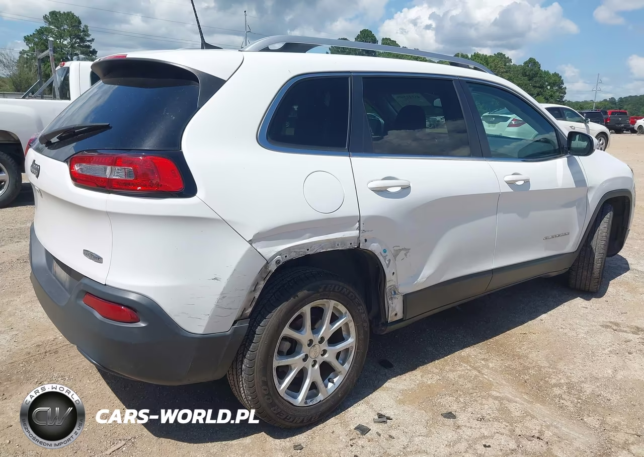 2017 Jeep Cherokee Latitude Fwd VIN:1C4PJLCB8HD232943 - 4