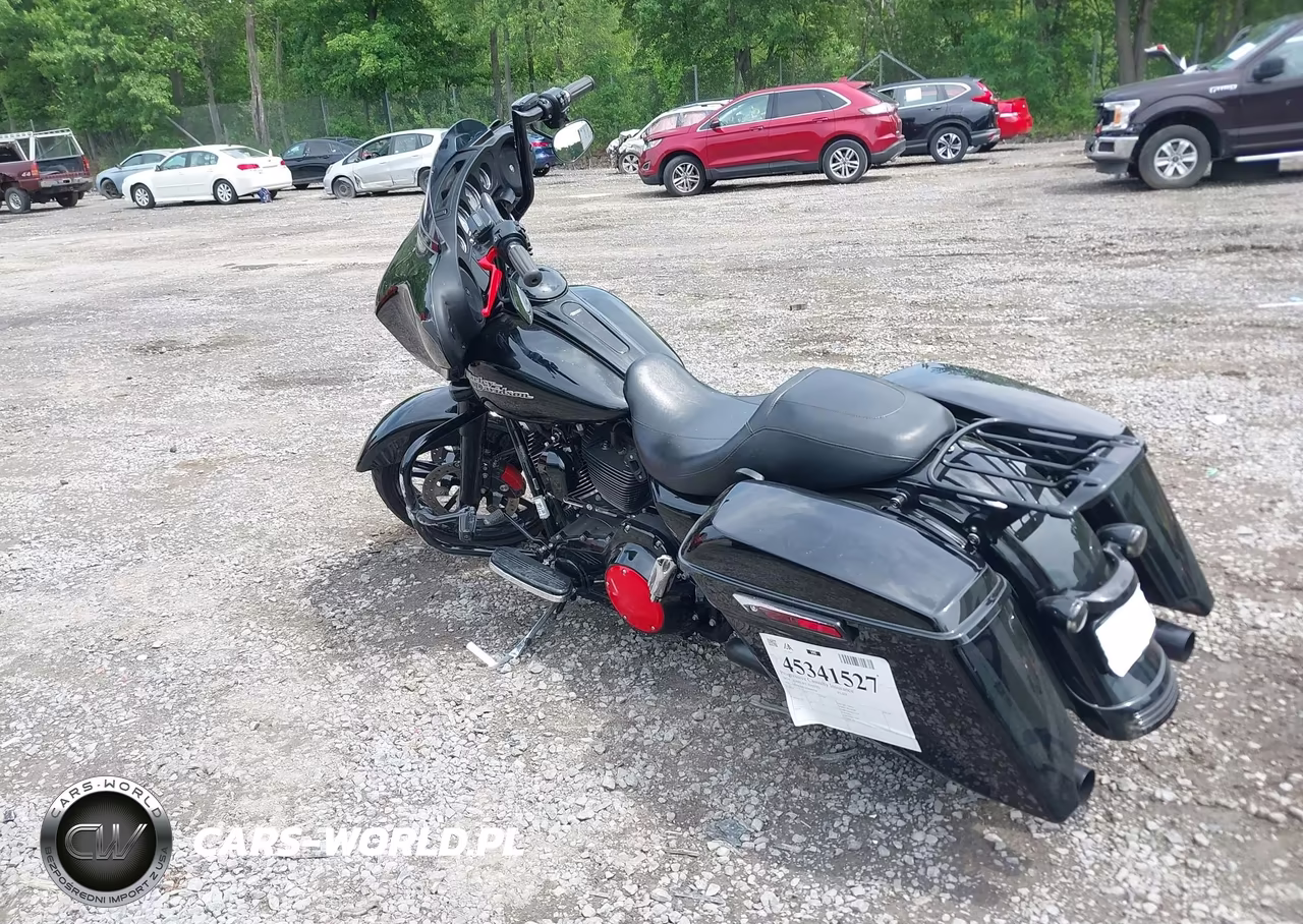2014 Harley-Davidson Flhx Street Glide VIN:1HD1KBM32EB604318 - 3