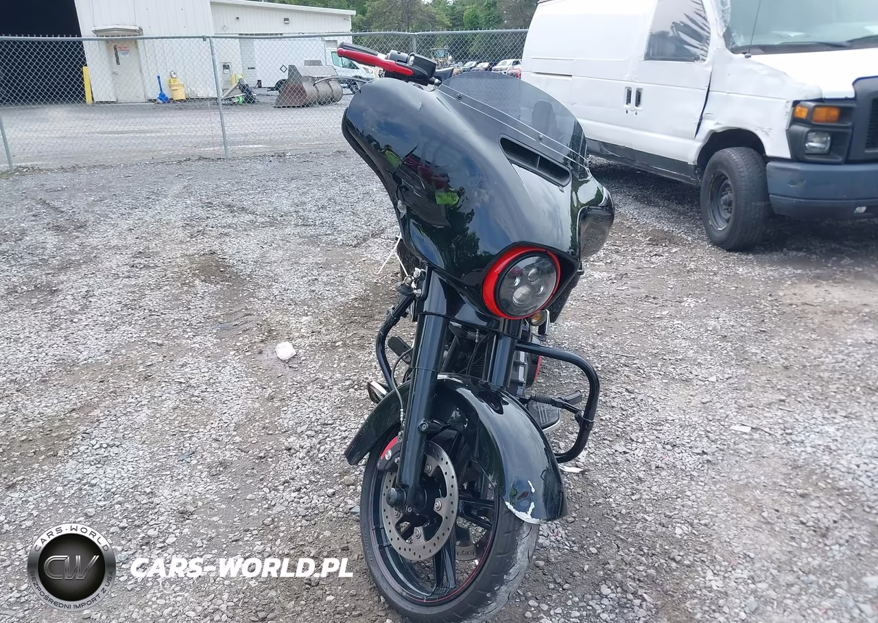 2014 Harley-Davidson Flhx Street Glide VIN:1HD1KBM32EB604318 - 5