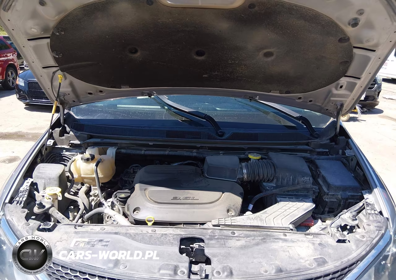 2019 Chrysler Pacifica Touring L Plus VIN:2C4RC1EG3KR576085 - 10