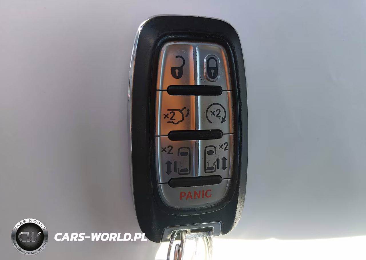 2019 Chrysler Pacifica Touring L Plus VIN:2C4RC1EG3KR576085 - 11