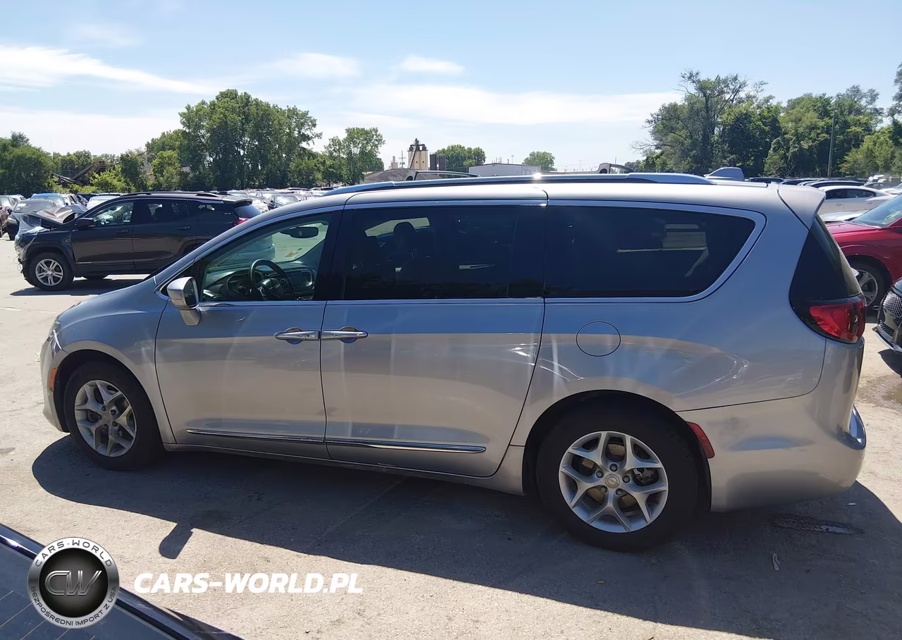 2019 Chrysler Pacifica Touring L Plus VIN:2C4RC1EG3KR576085 - 14