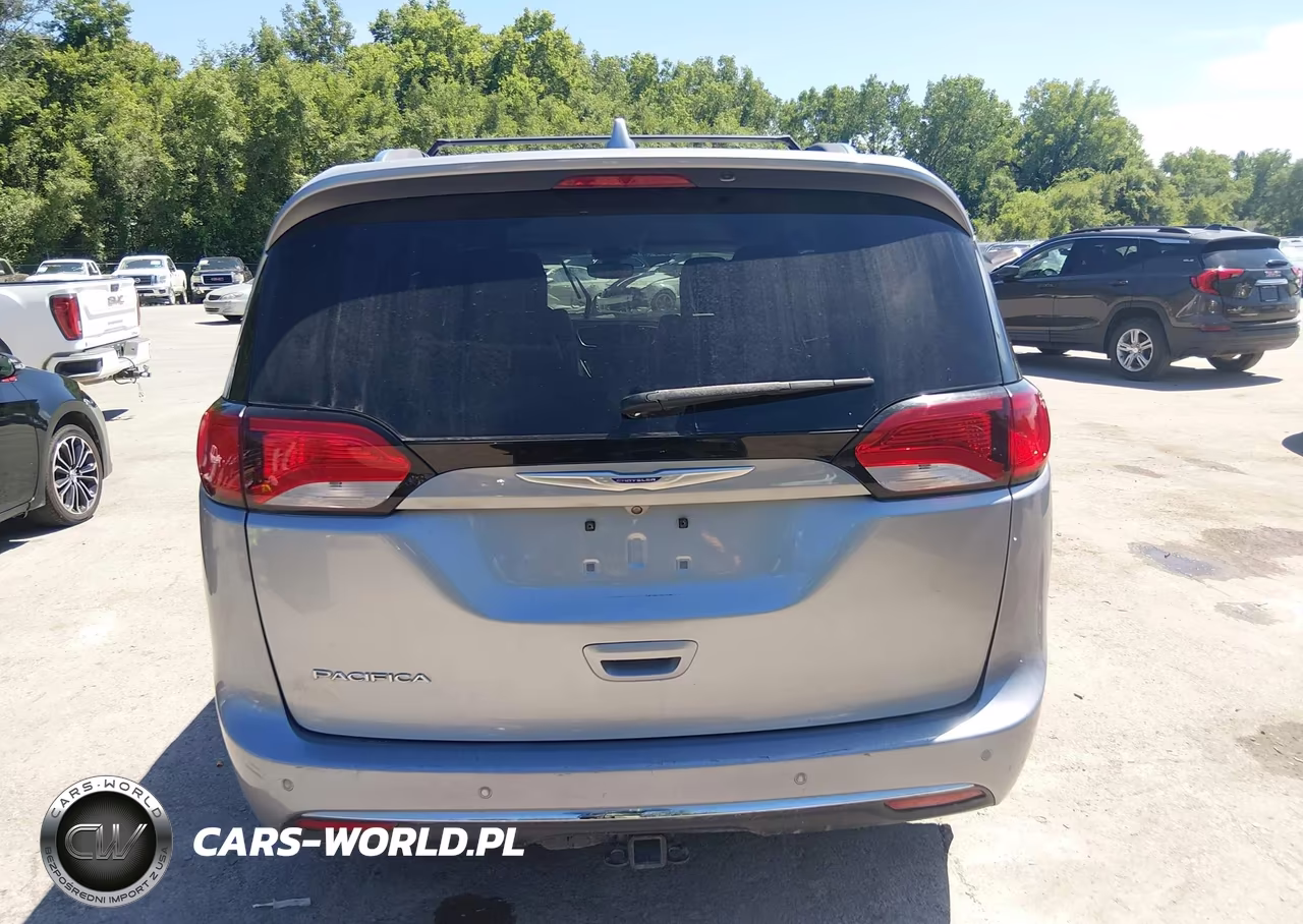 2019 Chrysler Pacifica Touring L Plus VIN:2C4RC1EG3KR576085 - 16