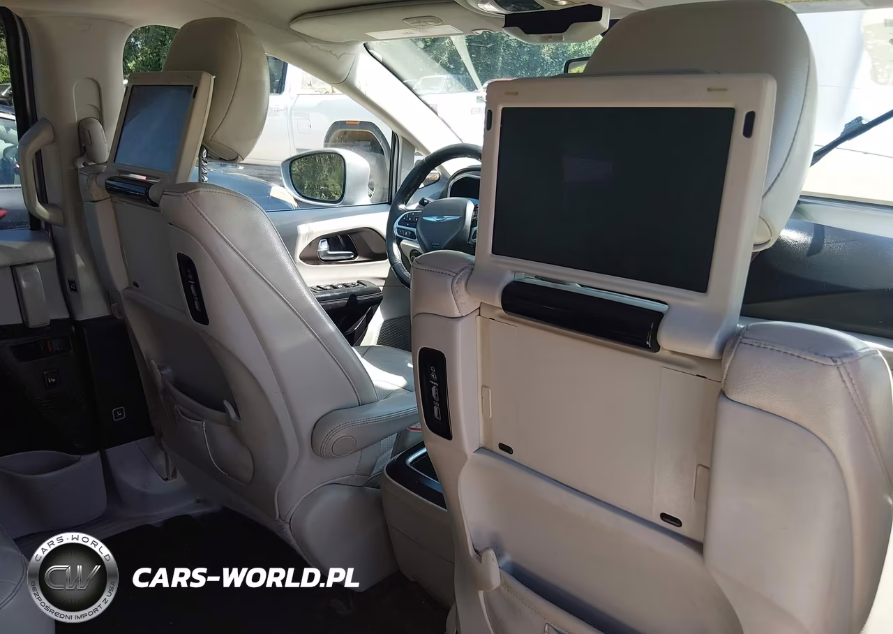 2019 Chrysler Pacifica Touring L Plus VIN:2C4RC1EG3KR576085 - 18