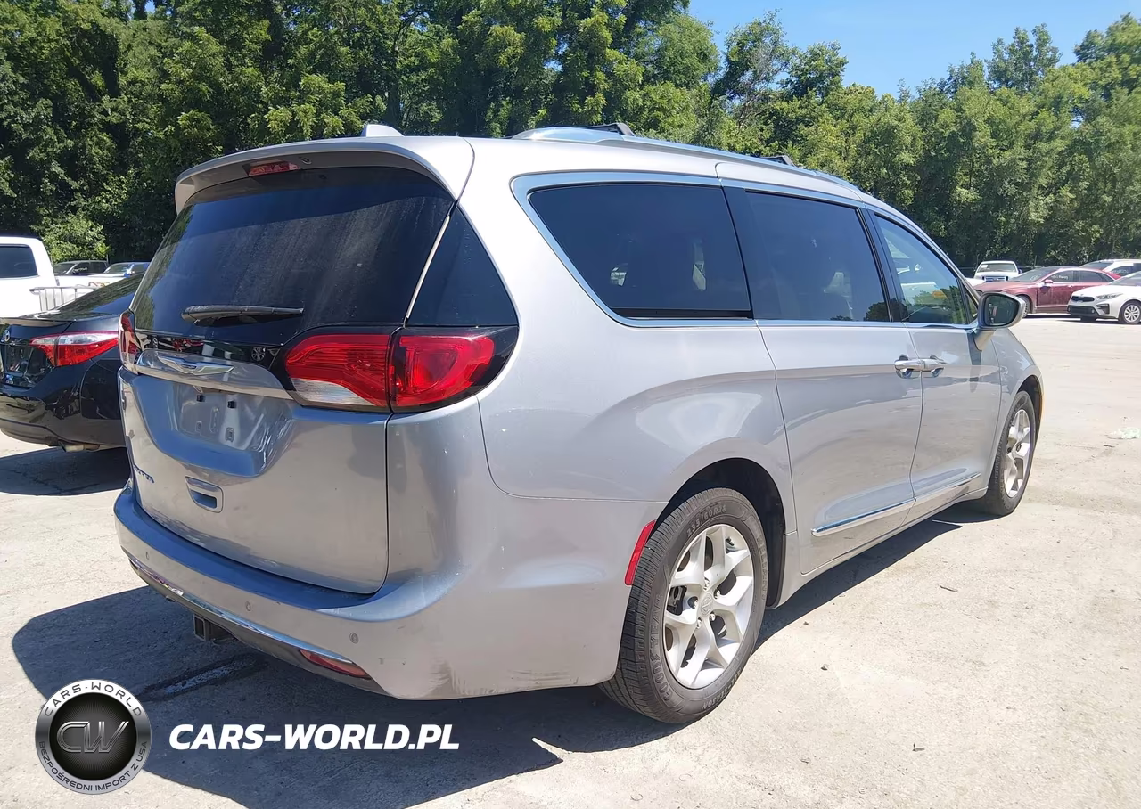 2019 Chrysler Pacifica Touring L Plus VIN:2C4RC1EG3KR576085 - 4