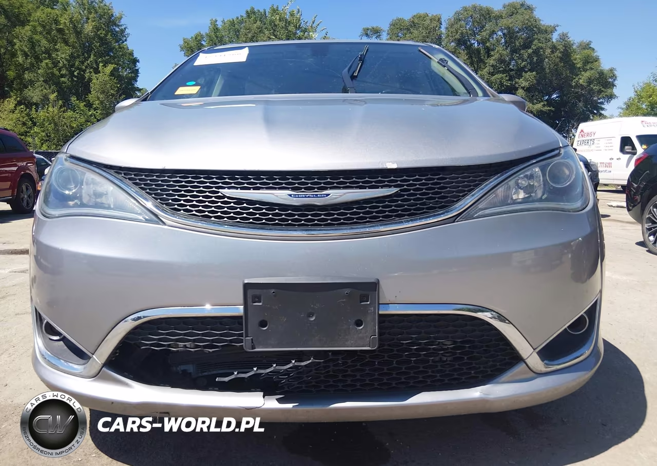 2019 Chrysler Pacifica Touring L Plus VIN:2C4RC1EG3KR576085 - 6
