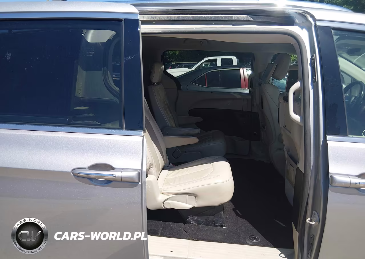 2019 Chrysler Pacifica Touring L Plus VIN:2C4RC1EG3KR576085 - 8