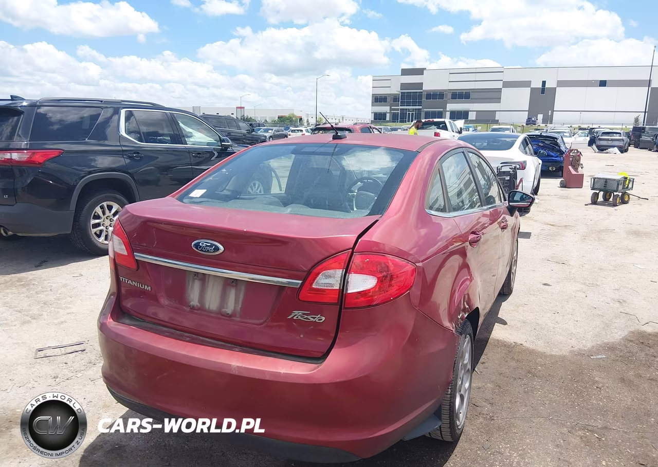 2013 Ford Fiesta Titanium VIN:3FADP4CJ8DM194133 - 4
