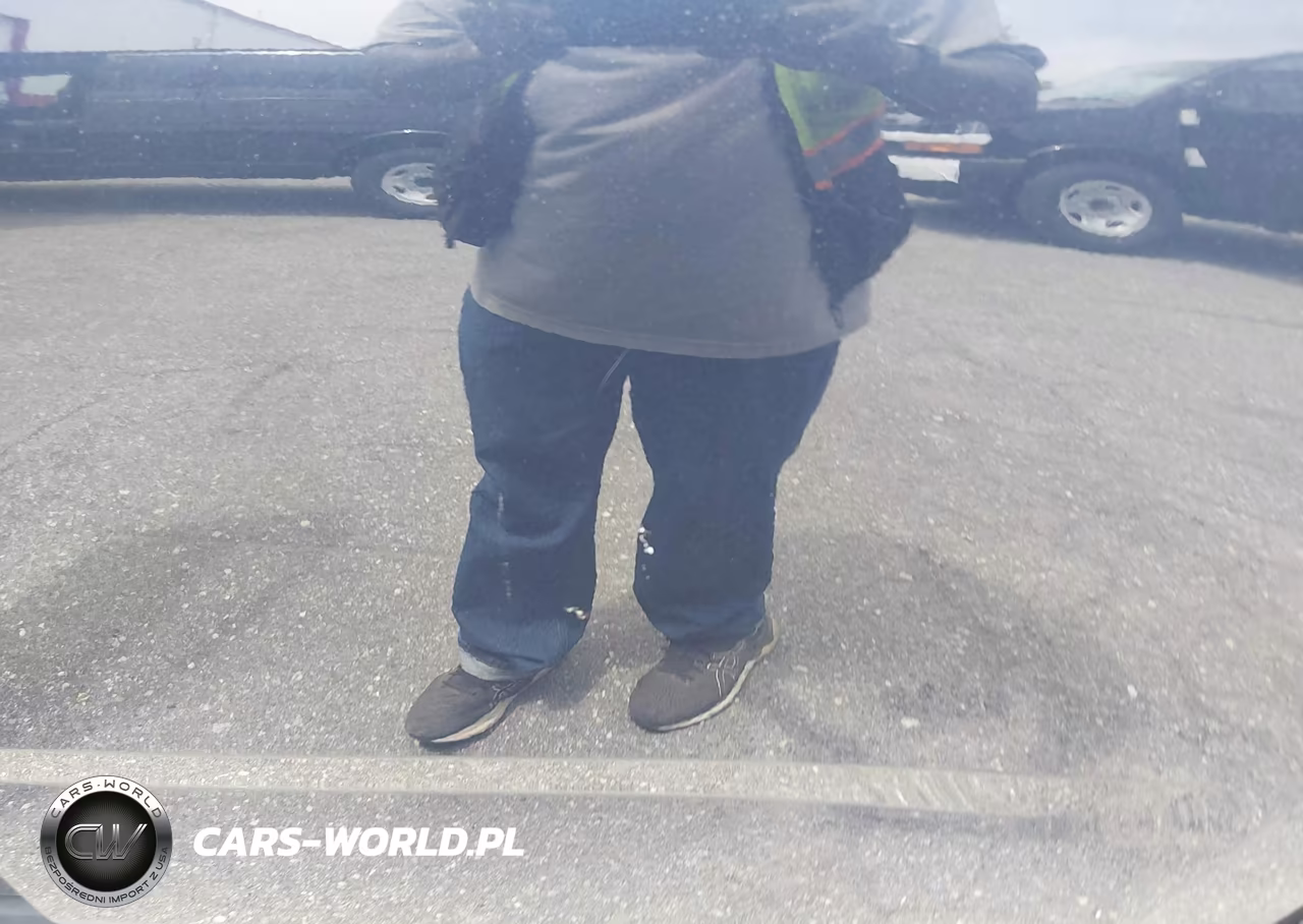 2018 Chevrolet Tahoe Ls VIN:1GNSKAEC8JR338519 - 6