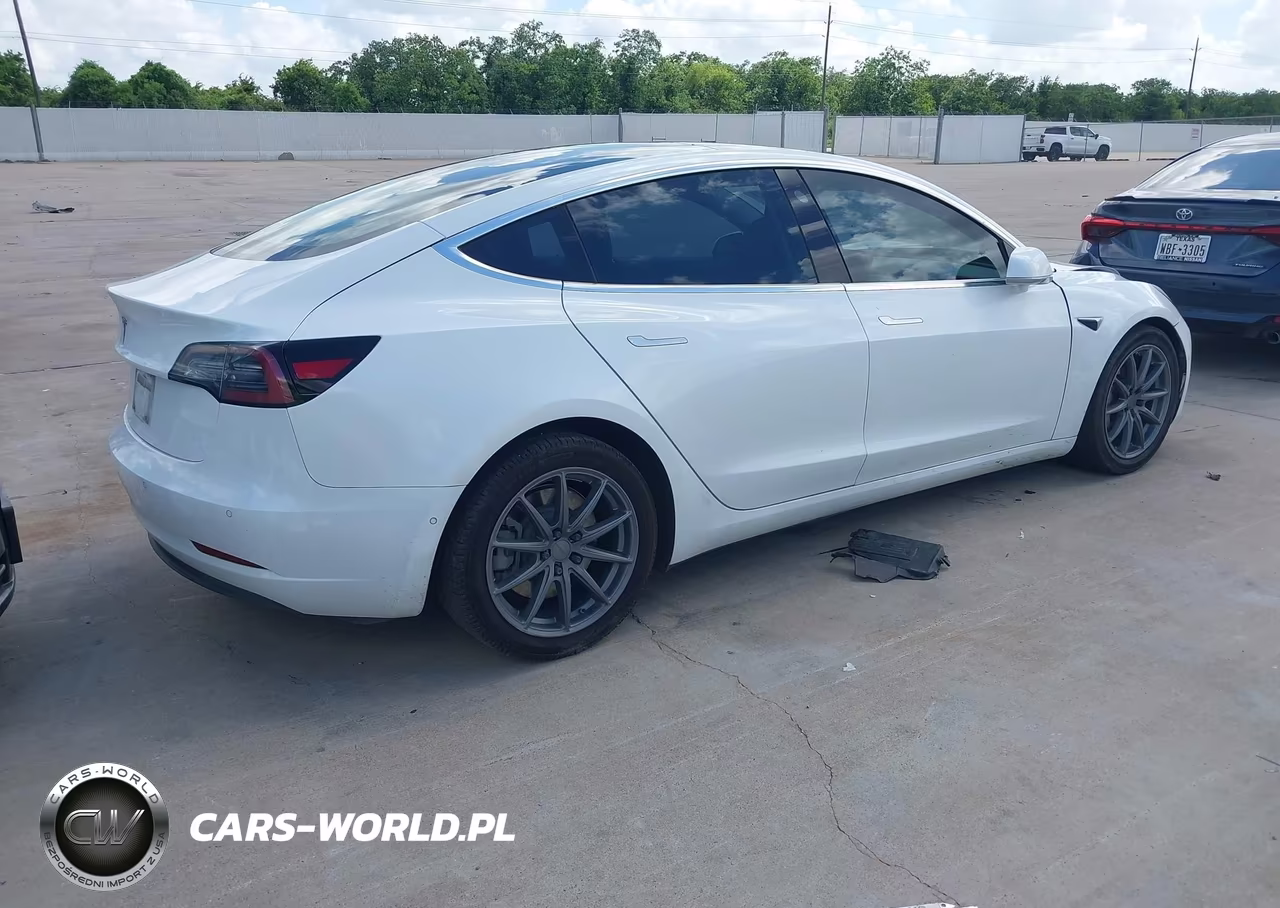 2018 Tesla Model 3 Long Range-Mid Range VIN:5YJ3E1EA7JF051231 - 4