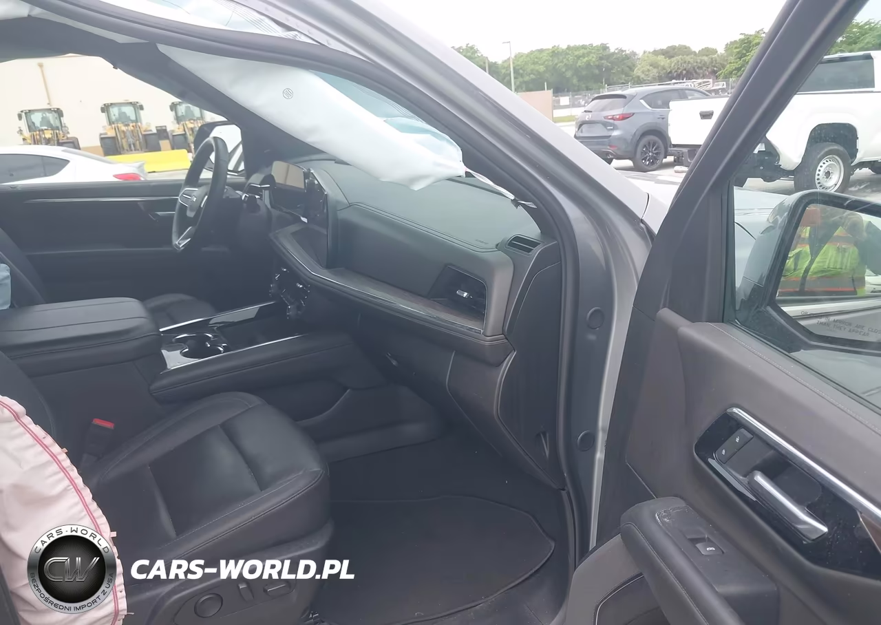 2025 Chevrolet Suburban 4Wd Lt VIN:1GNS6CRD2SR178626 - 5