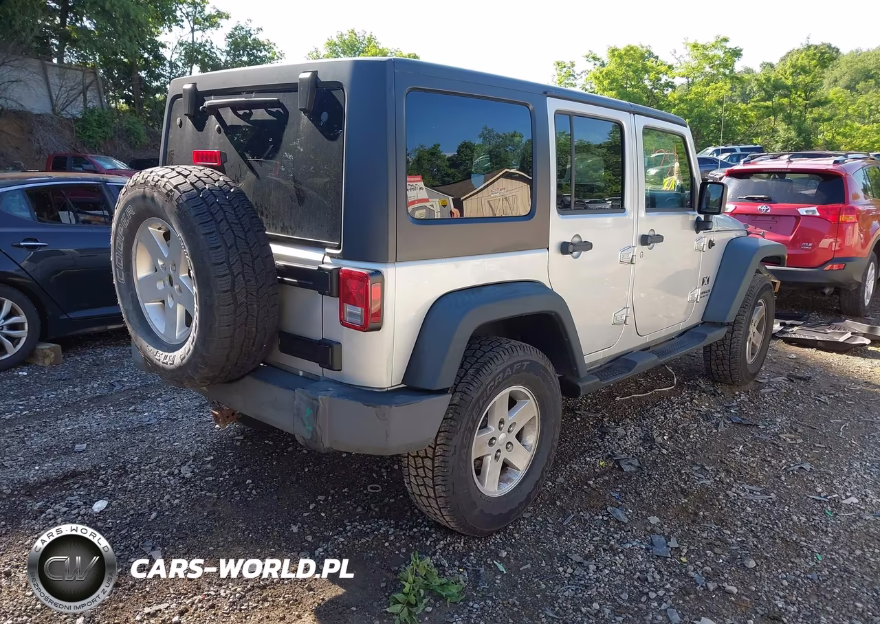 2008 Jeep Wrangler Unlimited X VIN:1J4GA39198L617782 - 4
