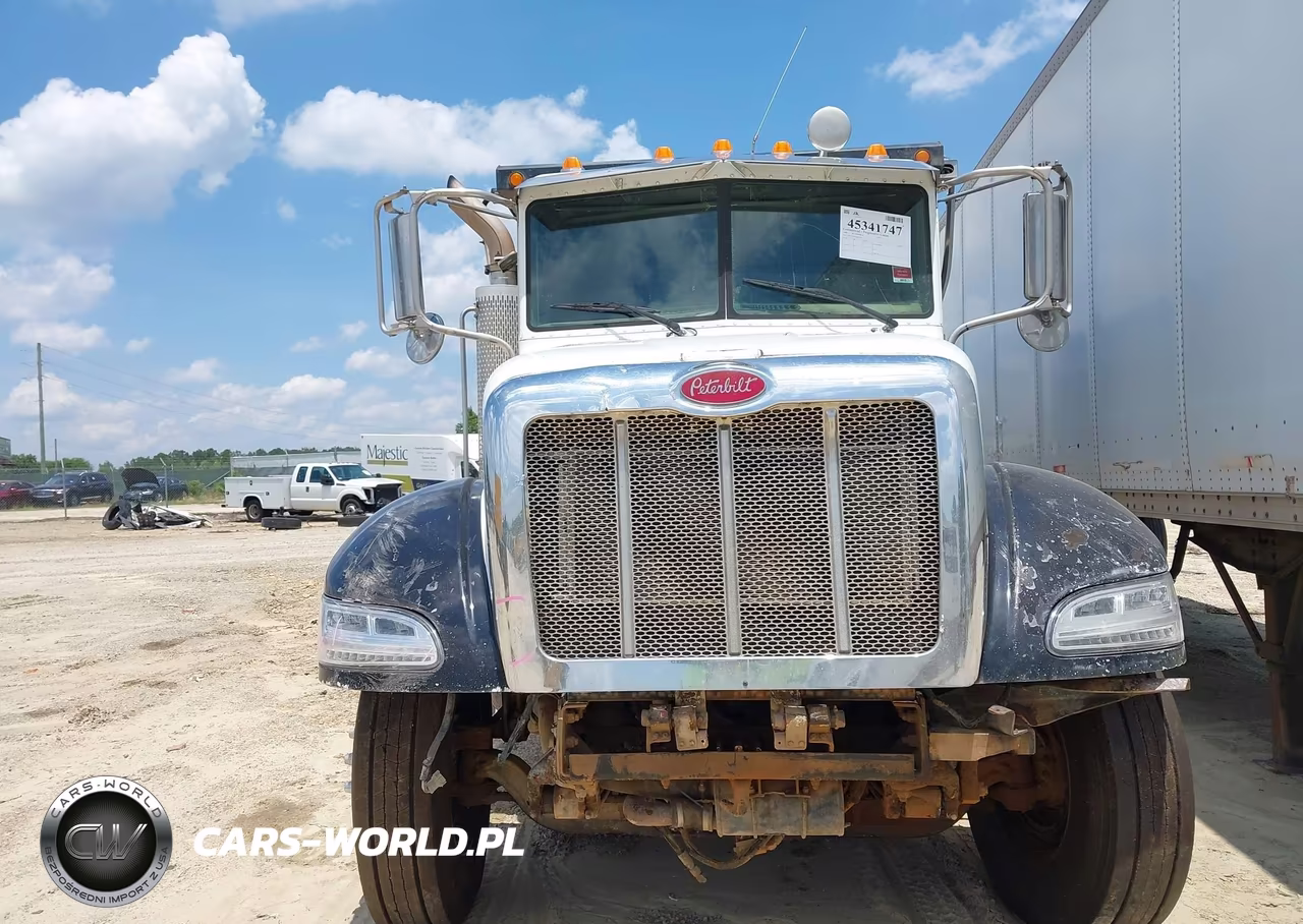 2005 Peterbilt 335 VIN:2NPLLZ9X35M871423 - 11