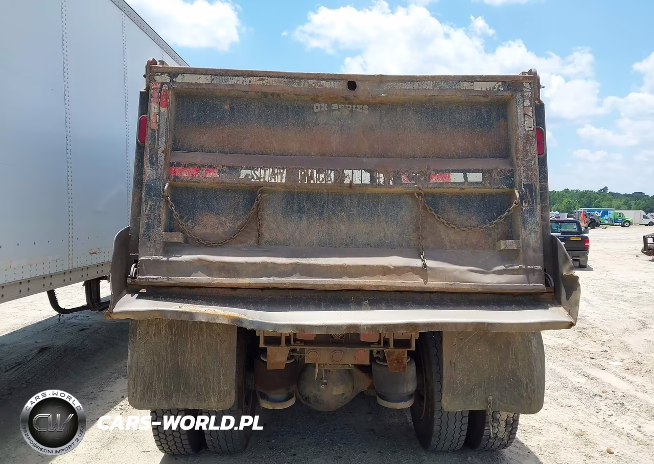 2005 Peterbilt 335 VIN:2NPLLZ9X35M871423 - 19