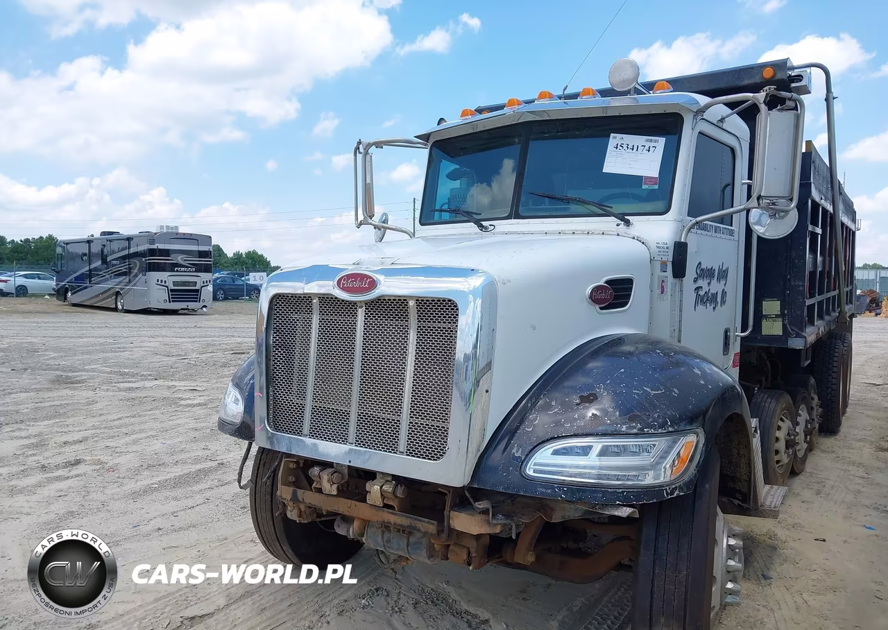 2005 Peterbilt 335 VIN:2NPLLZ9X35M871423 - 2