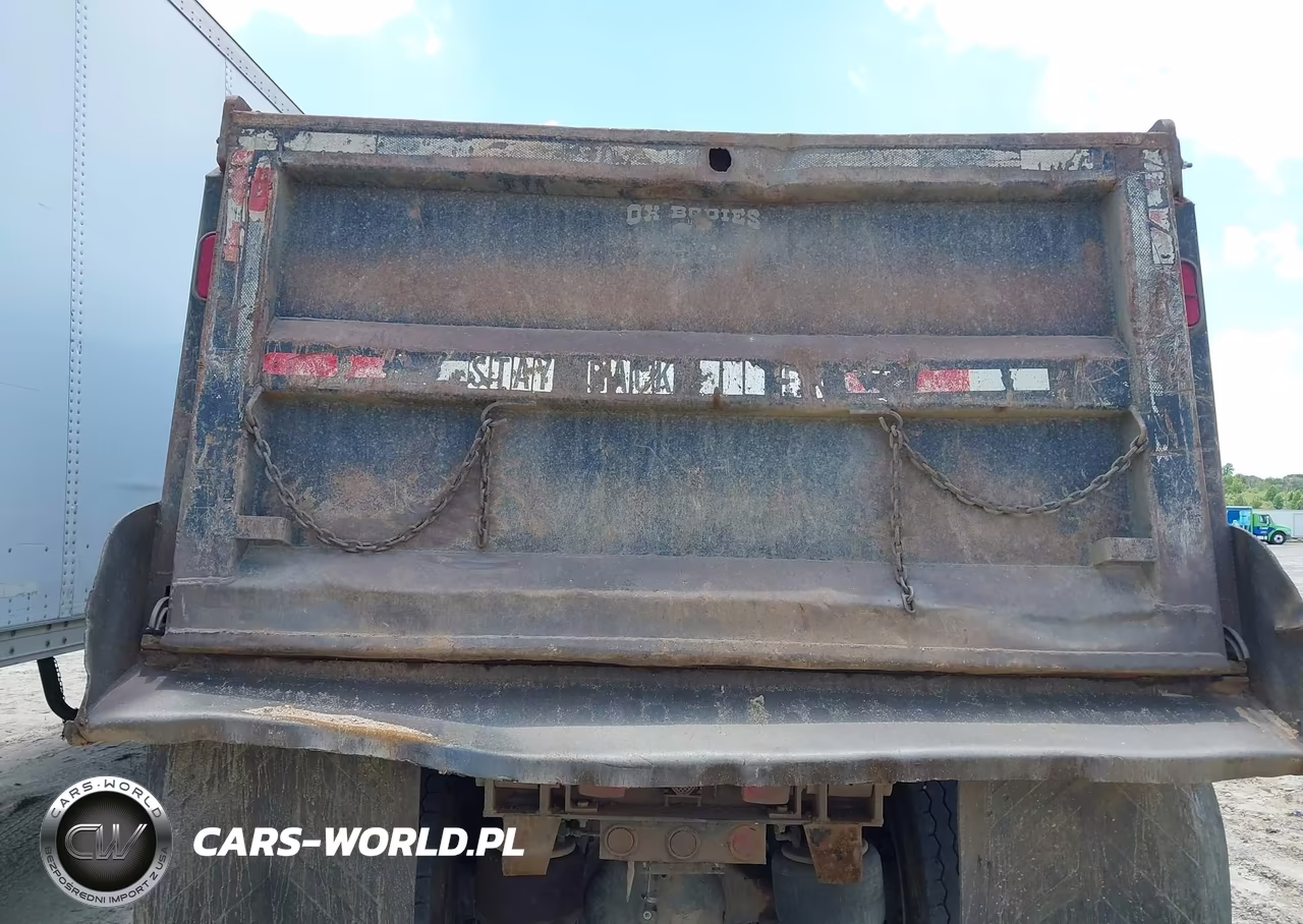 2005 Peterbilt 335 VIN:2NPLLZ9X35M871423 - 22