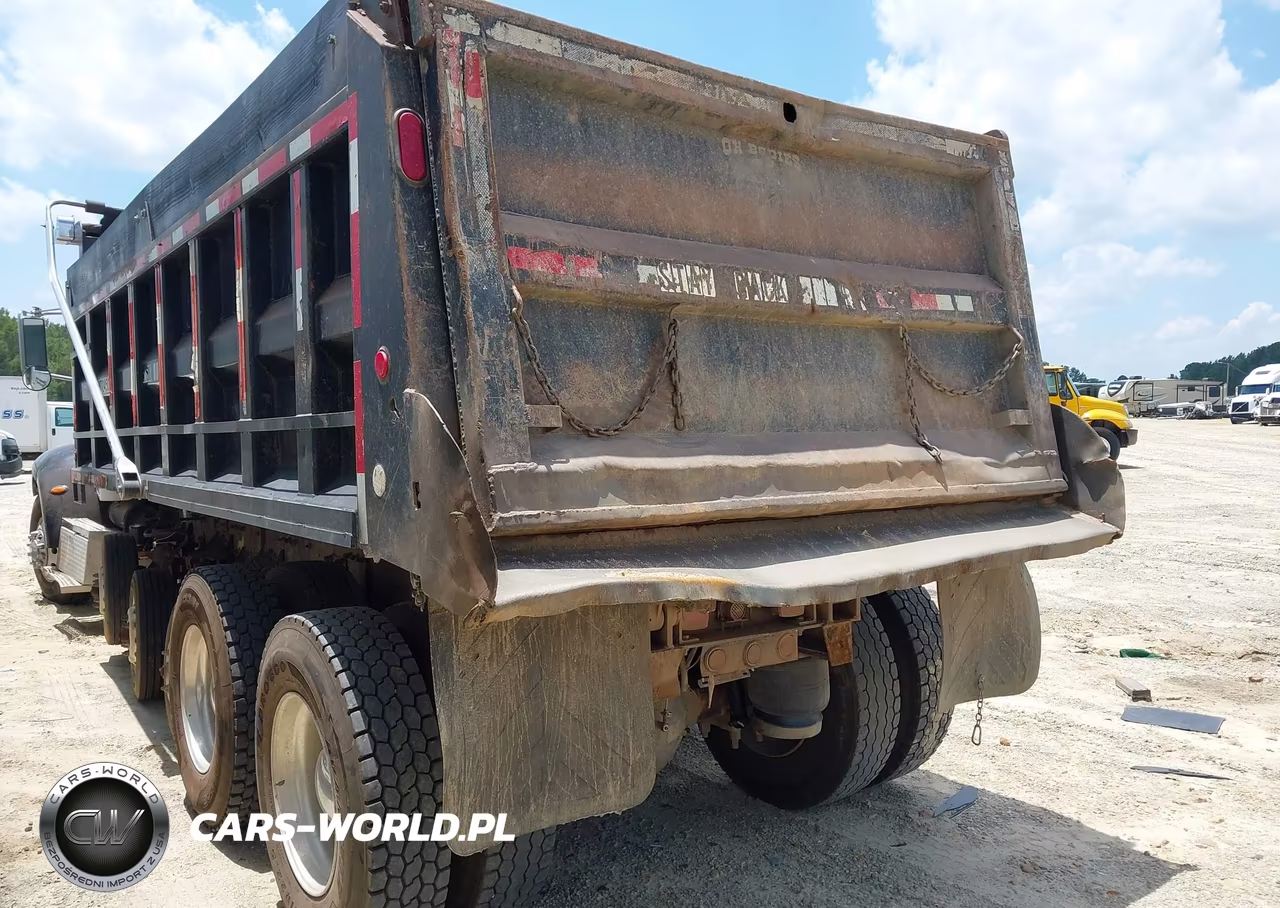 2005 Peterbilt 335 VIN:2NPLLZ9X35M871423 - 3
