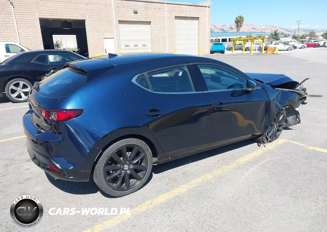 2019 Mazda Mazda3 Premium Package VIN:JM1BPBNM0K1144415 - 4